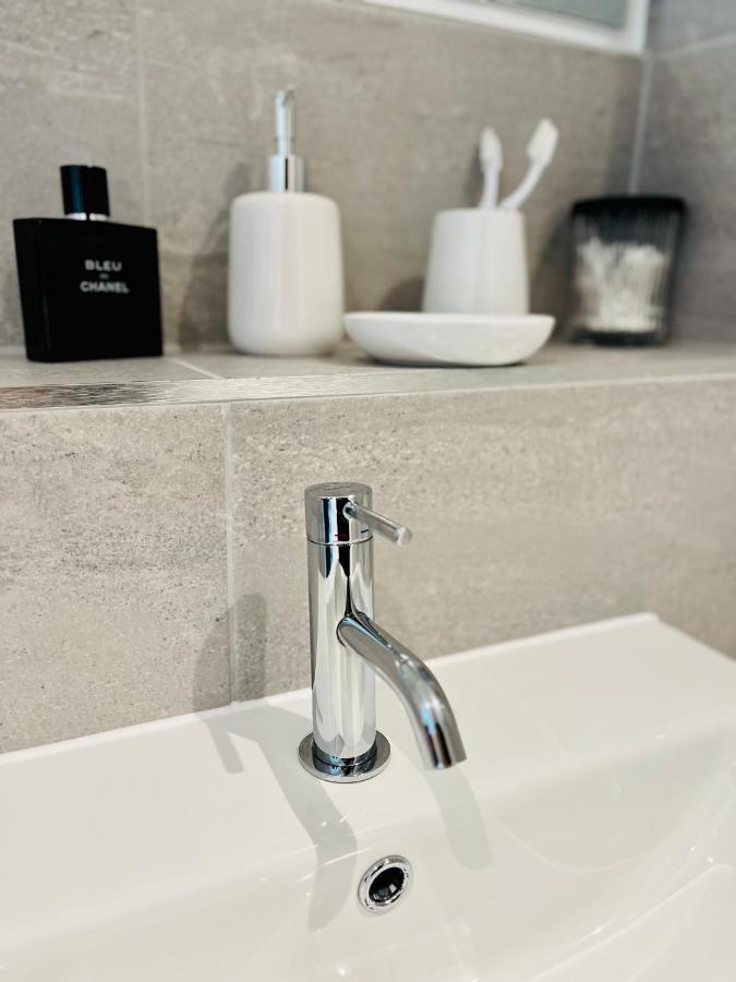 מנצ'סטר Fabulous One Bedroom Apartment Near Old Trafford Stadium מראה חיצוני תמונה