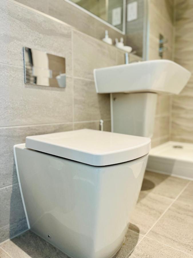 מנצ'סטר Fabulous One Bedroom Apartment Near Old Trafford Stadium מראה חיצוני תמונה